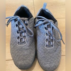 Propet Women's TravelActiv Woven Casual Sneakers Grey Quilt size 8.5